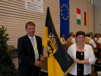 Die baden-württembergische Landesflagge wird künftig im Rathaus in Györújbarát ihren Platz haben. Die Verbindungen zwischen Baden-Württemberg und Ungarn sind besonders eng